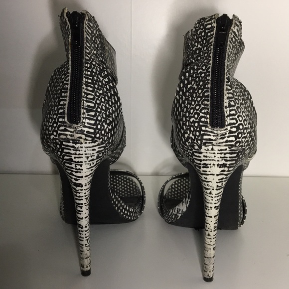 Steve Madden snake Print Heels - Picture 3 of 3